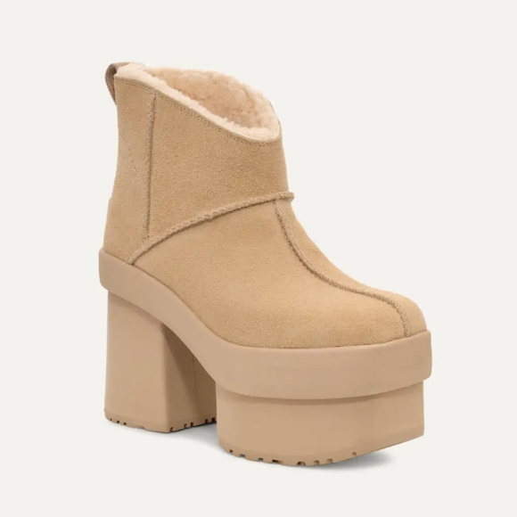 UGG New Heights Platform Boots In Mustard Seed. Size 10. NEW - Picture 1 of 6